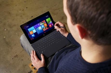 Microsoft Surface mini разпознава лица и се управлява с жестове