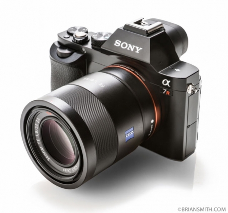 Как да сменяме обективите на Sony A7R… докато летим