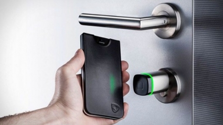 Джаджа екипира iPhone с NFC
