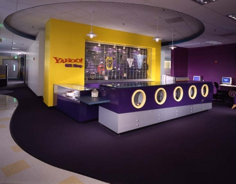 Двама главни директори напуснаха Yahoo