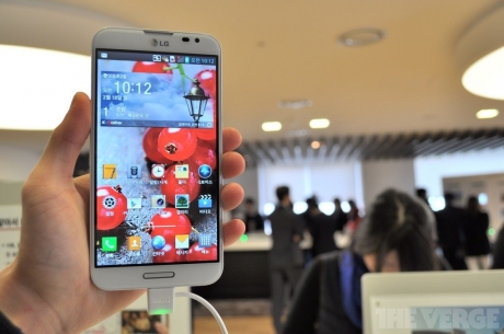 LG Optimus G Pro е първият смартфон, получил новия процесор на Qualcomm
