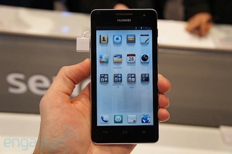 Huawei анонсира модела Ascend G526