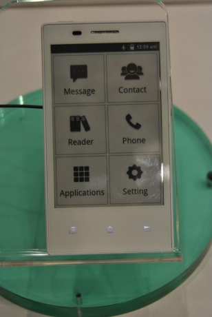 Бюджетни смартфони с E-Ink дисплеи