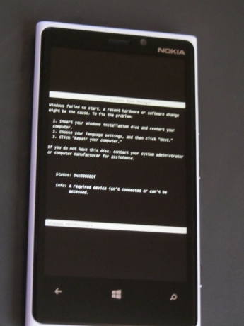 „Екранът на смъртта“ се появи и при Windows Phone 8