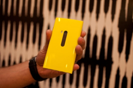 Потребителите на Nokia Lumia 820 вече могат сами да си направят нов панел