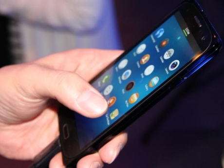 Samsung забавят дебюта на първия си смартфон с Tizen OS
