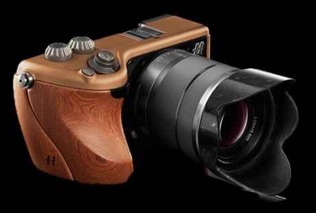 Hasselblad пуснаха в продажба апарата Lunar
