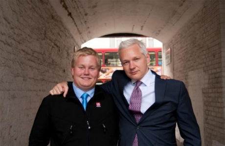 Доброволец от Wikileaks се оказа платен информатор на ФБР