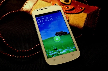 ZTE N909 копира дизайна на Samsung Galaxy S III