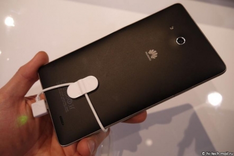Huawei стартира продажбите на 6,1-инчовия Ascend Mate