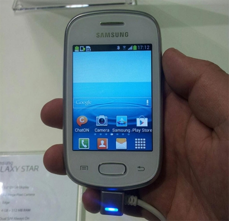 Samsung представи три бюджетни смартфона