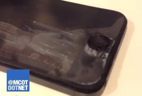 Apple iPhone 5 се взриви по време на разговор