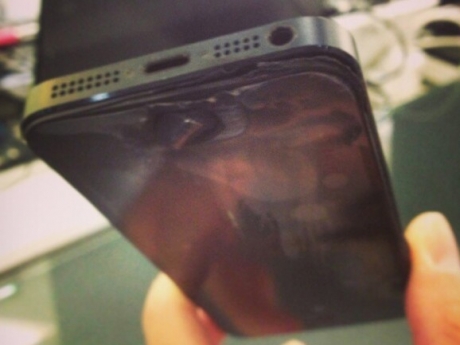 Apple iPhone 5 се взриви по време на разговор