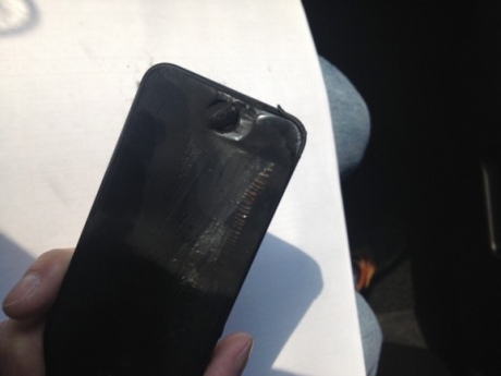 Apple iPhone 5 се взриви по време на разговор