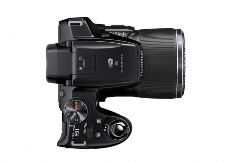 Fuji представи FinePix S8400W