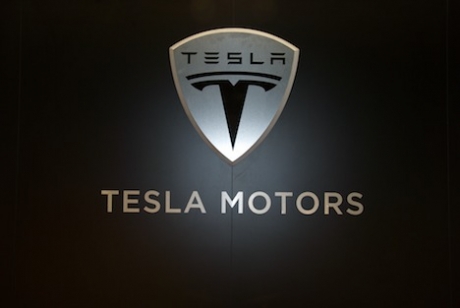 Автодилъри в САЩ срещу Tesla