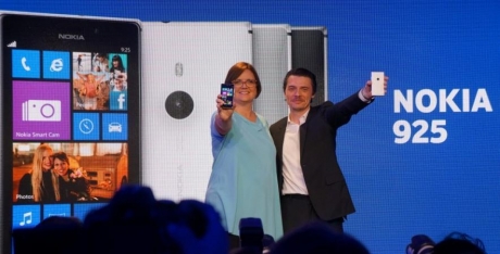 Nokia анонсира официално смартфона Lumia 925