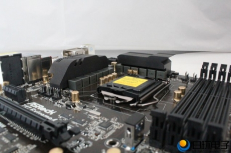 Снимки и характеристики на дънните платки ASRock Z87 Extreme 4 и Z87 Pro 3