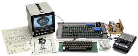 Един от шестте работещи компютъра Apple-1 е продаден за 1 400