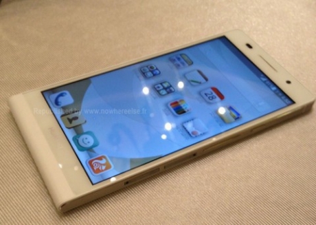 Huawei Ascend P6 в бял и розов цвят