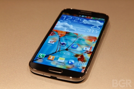 Samsung може да продаде 80 млн. Galaxy S4 до края на годината