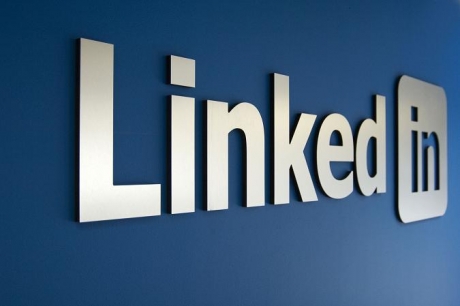 Потребителите на LinkedIn вече могат да споделят изображения в статусите си