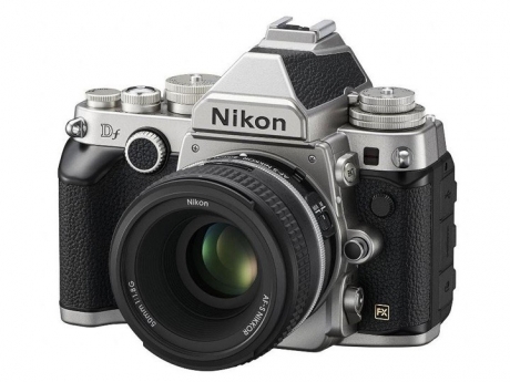 Nikon представи огледалния фотоапарат Df в ретро-стил