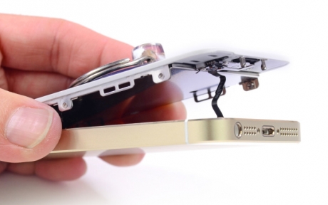 Скоро ще можем да ремонтираме iPhone-а си в магазините на Apple