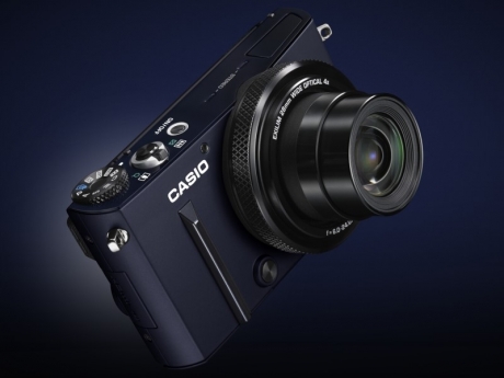 Casio представиха компактния фотоапарат EX-10