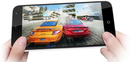 Стартираха продажбите на първия смартфон със 128 GB вградена памет