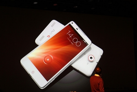 ZTE представи смартфоните Nubia Z5S и Nubia Z5S mini