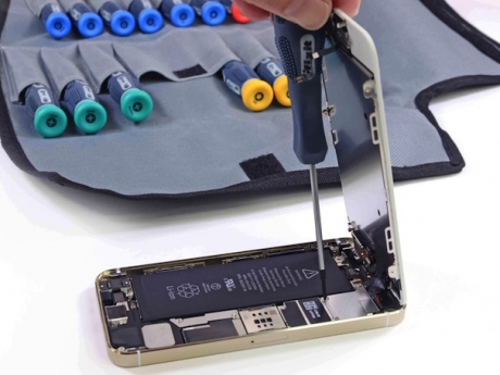 Как Apple ремонтират iPhone 5S?