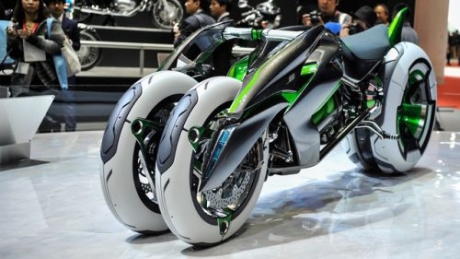 Kawasaki представи концепт на триколесен трансформър