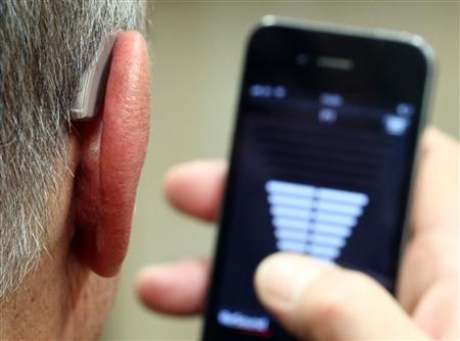 iPhone ще помага на потребителите със слухови проблеми в Дания
