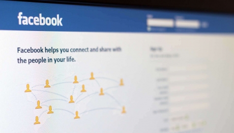Facebook тества функция за показване на стари публикации