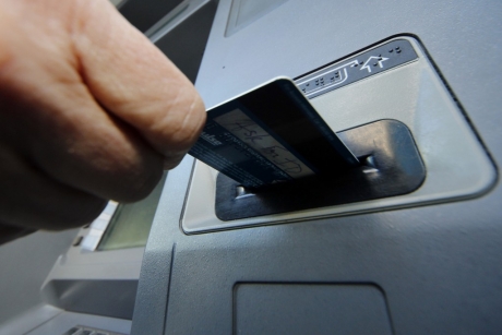 Крадци задигат пари през CD-ROM устройствата на ATM машини