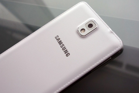Samsung GALAXY S5 ще бъде пластмасов
