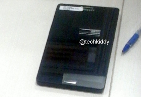 Изтече снимка на инженерния образец на Samsung Galaxy Note III