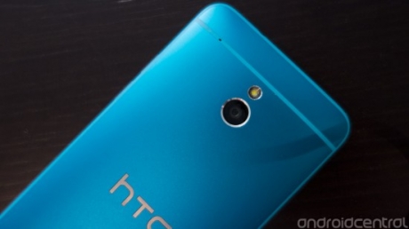 Линията HTC One ще бъде пусната и в синьо