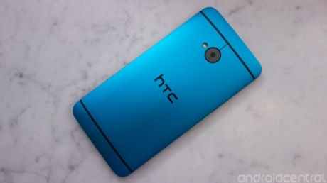 Линията HTC One ще бъде пусната и в синьо