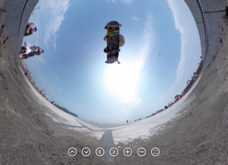 Фотоапаратът Ricoh Theta прави 360-градусови панорами с едно натискане на бутон