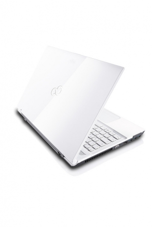 Fujitsu представиха 15,6-инчовия лаптоп с тъчскрийн LifeBook AH562