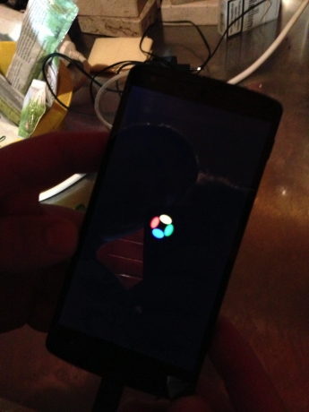 Изгубен Nexus 5 в бар: снимки и видео