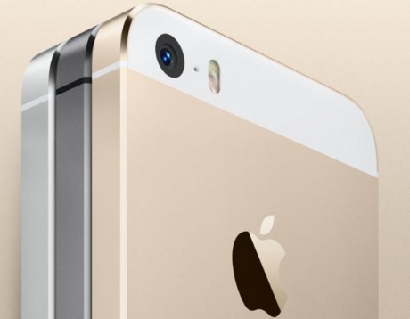 Apple с рекорден уикенд при дебюта на iPhone 5S и iPhone 5C