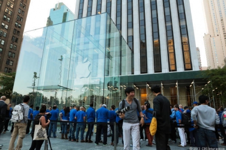 iPhone 5S е три пъти по-търсен от iPhone 5C