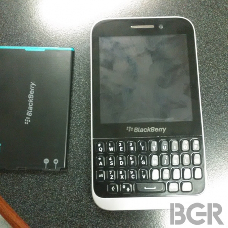Появиха се снимки на бюджетния смартфон BlackBerry Kopi