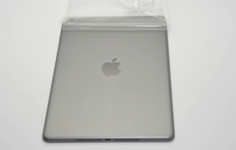 Снимки на корпуса на iPad 5 в цвят Space Gray