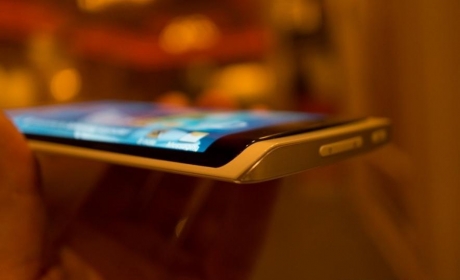 Samsung потвърди предстоящия анонс на смартфона с извит дисплей