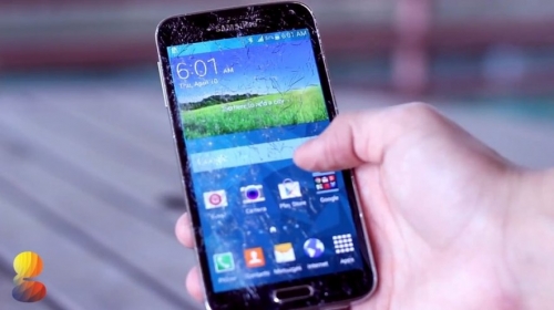 Samsung GALAXY S5 издържа на падане от голяма височина (видео и снимки)