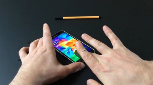 Скенерът за пръстовите отпечатъци в Samsung GALAXY S5 беше заобиколен
